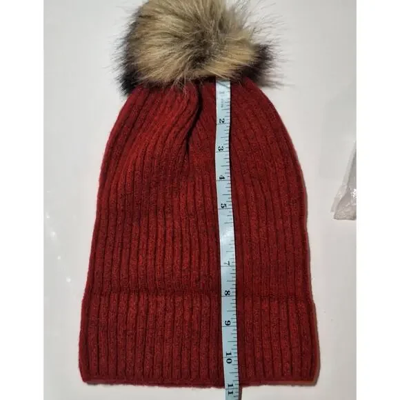 NWT Abercrombie & Fitch Fur Pom Beanie OS Red Ribbed Knit Outdoor Winter Nature - Picture 7 of 9